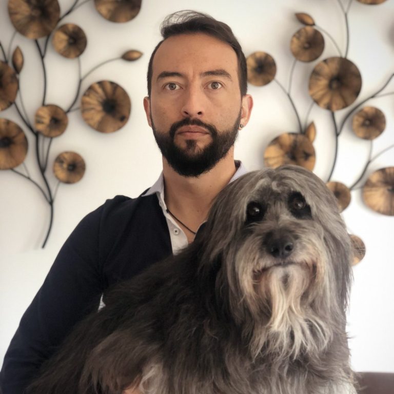 Juan Camilo González, etólogo clínico especializado en bienestar animal y miembro de INMAB